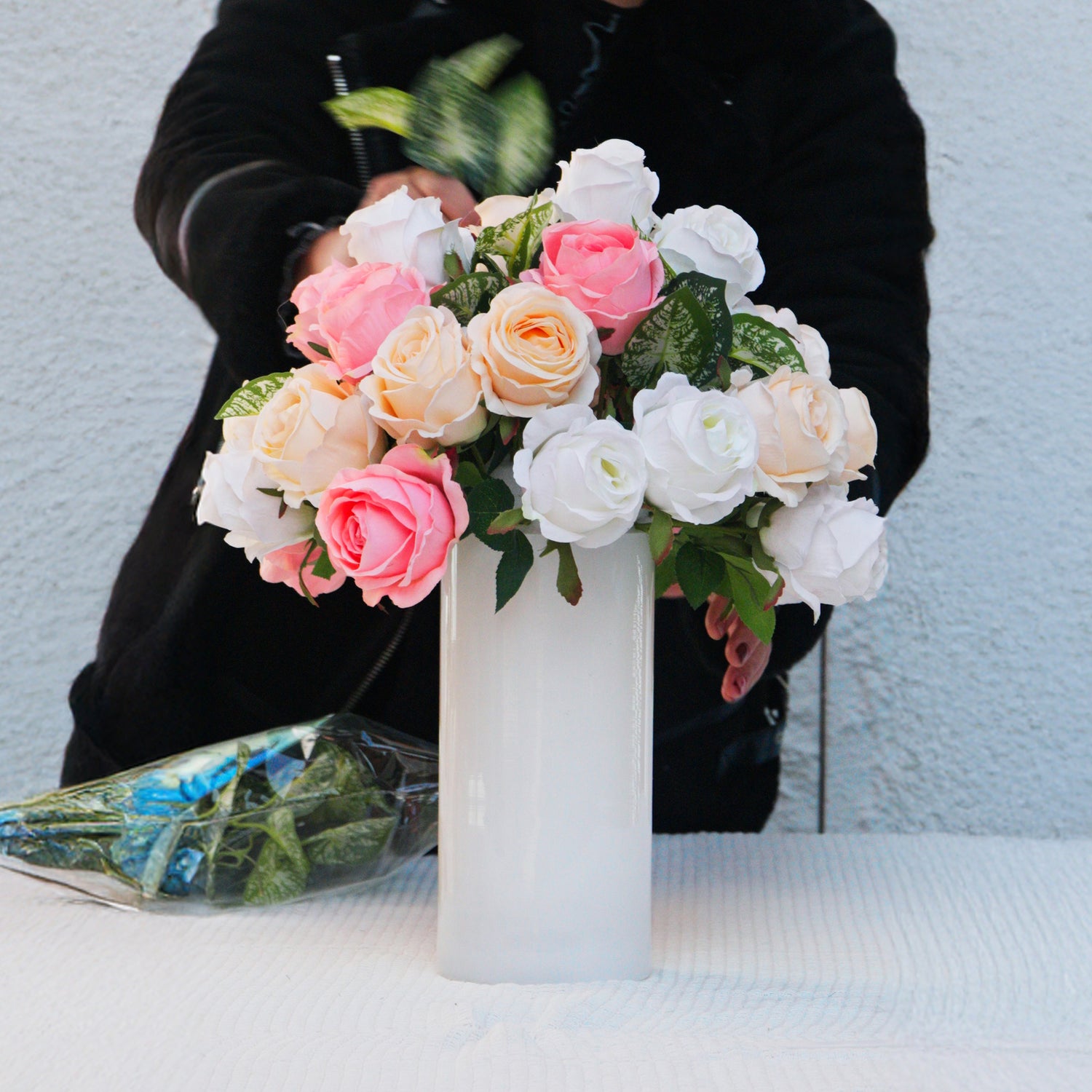 CP Park : One Fabric Backdrop Artificial rolling up flower wall+100 Stems Loose Flowers