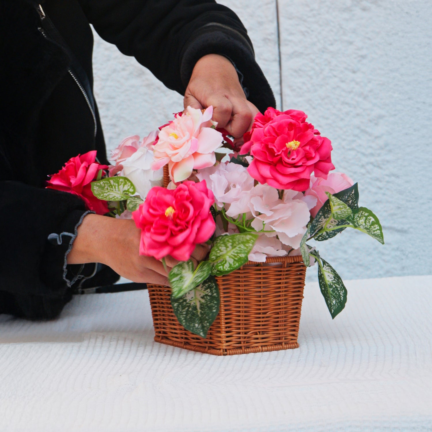 CP Park : One Fabric Backdrop Artificial rolling up flower wall+100 Stems Loose Flowers