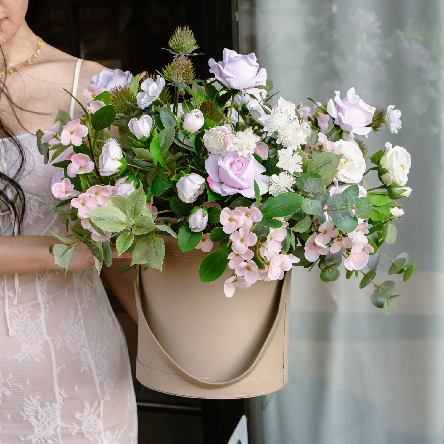 Carmelina - Lifelike Mixed Roses for Indoor/Outdoor