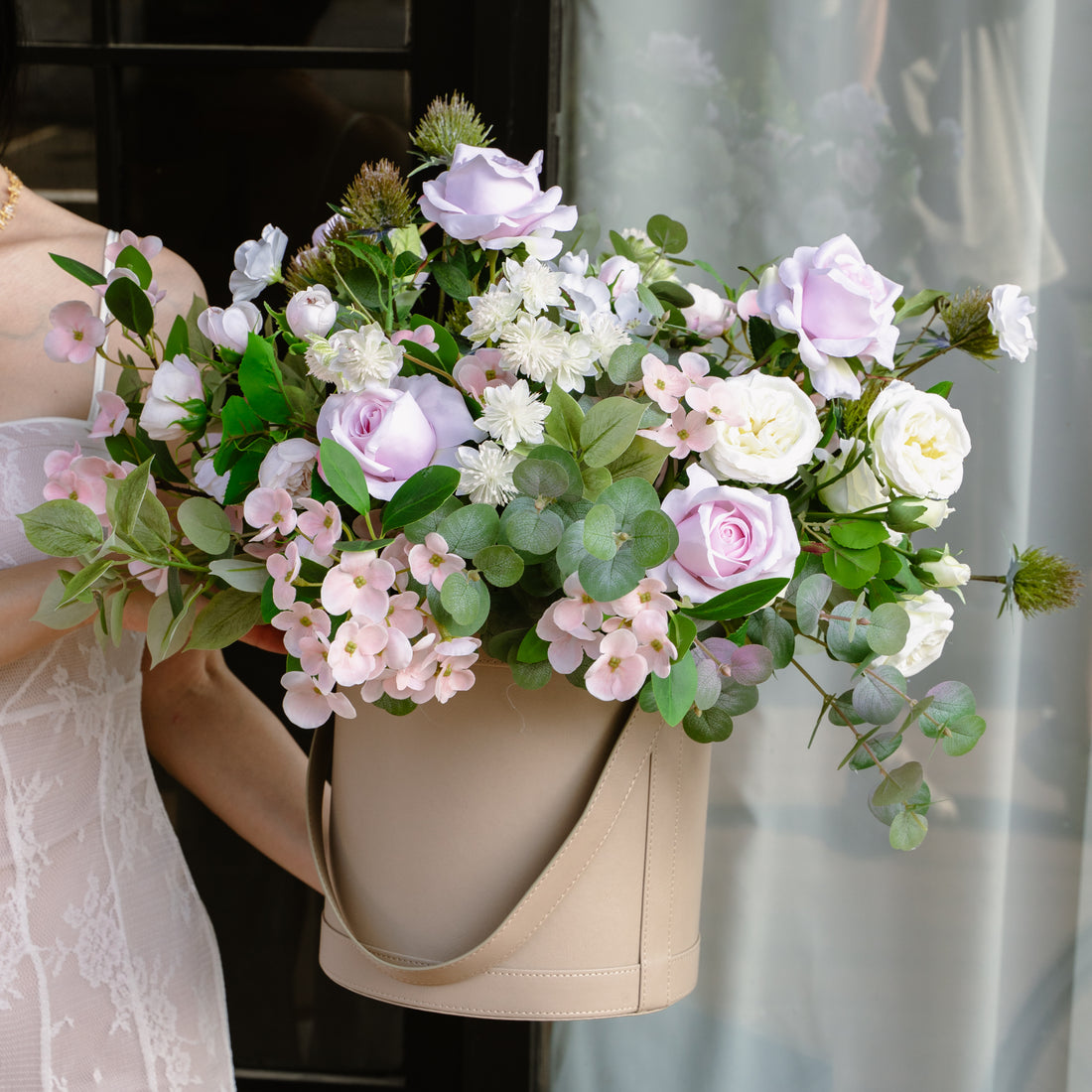 Carmelina - Lifelike Mixed Roses for Indoor/Outdoor