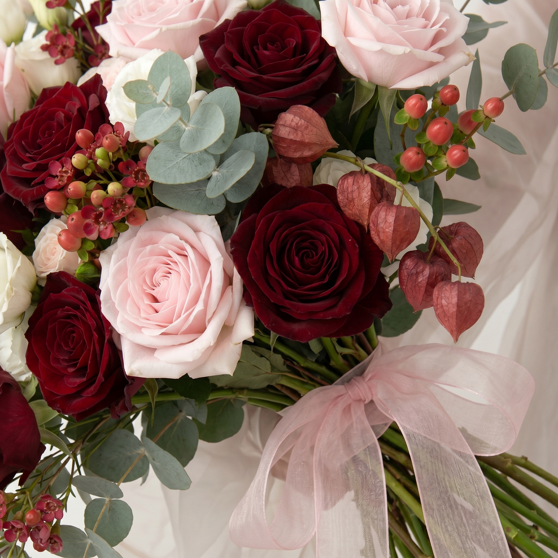 Red Pink White Artificial Rose Bride Bouquet Romantic Wedding Ceremony Party Props